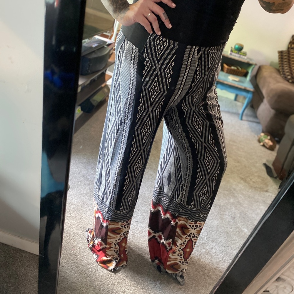 Beautiful Patterned Flow Pants - Picture 7 of 7